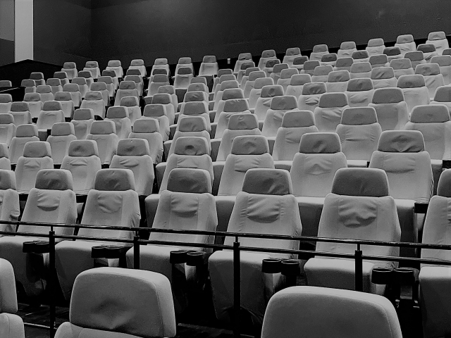 映画館の並んでいる座席
