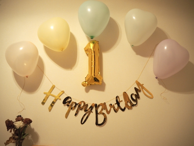 1歳の誕生日を祝うためのバルーンの飾り
