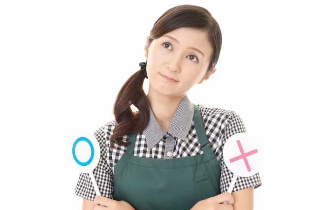 良いか悪いか考える女性