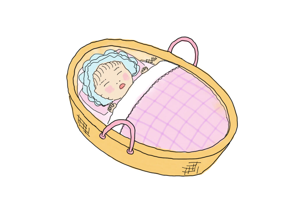 クーファンで寝ている赤ちゃん