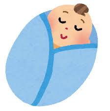 おくるみに包まれる赤ちゃん