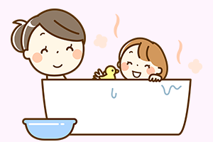 楽しくお風呂に入るママと女の子