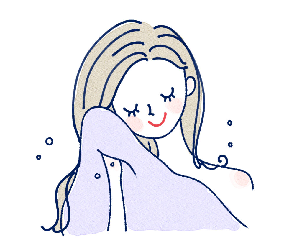 髪をふいている女性