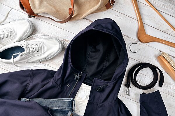 ランダムに置かれたファッションアイテム