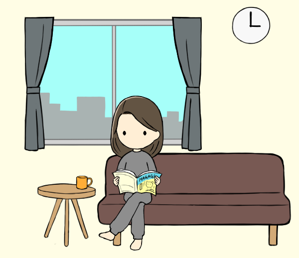 スウェットを着ておうち時間を楽しむ女性