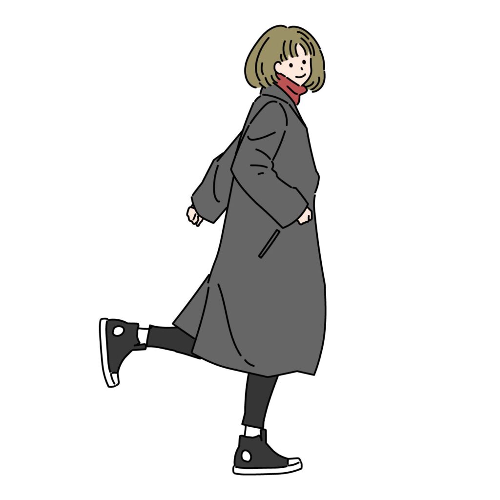 ロングコートを着た女性　スニーカー