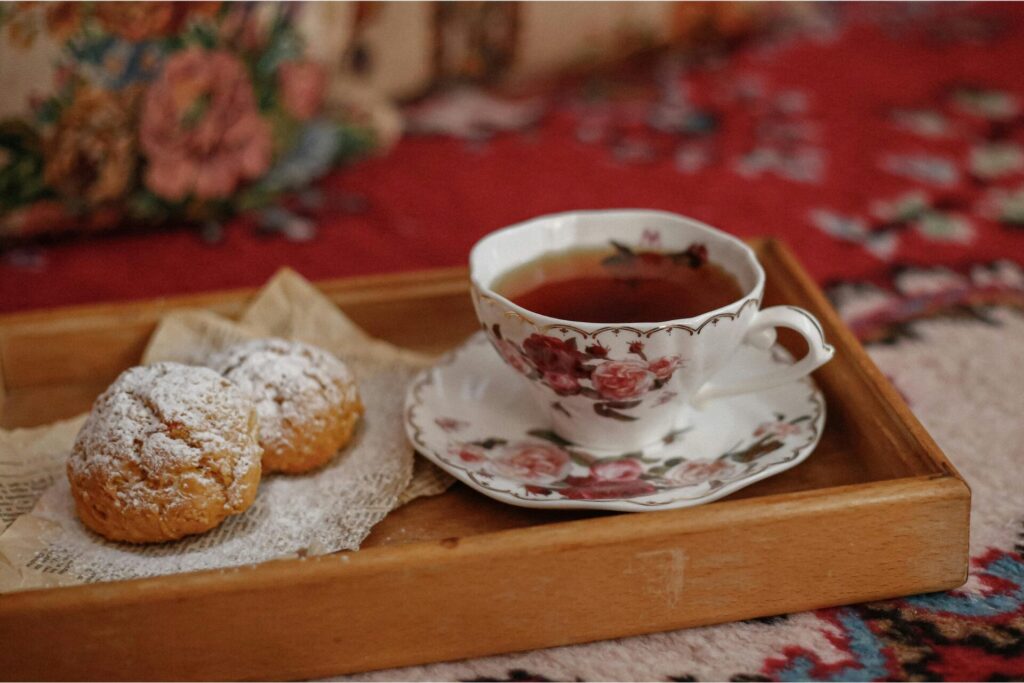 シュークリームと紅茶でティータイム