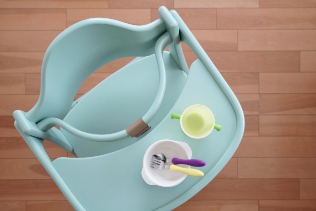 水色のベビーチェア