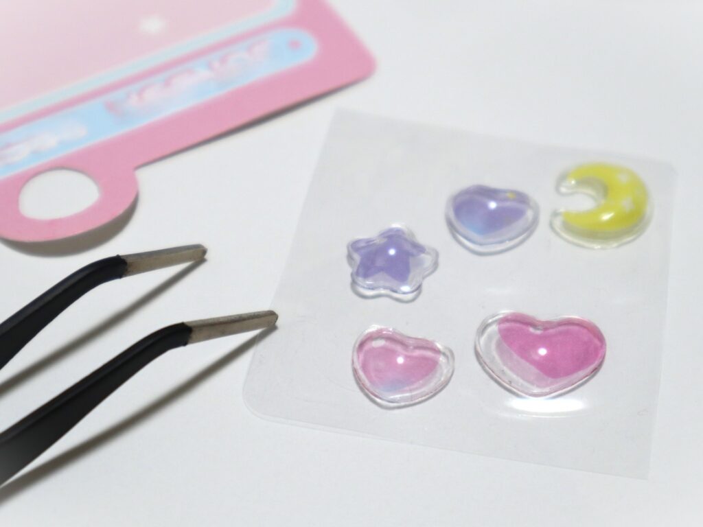 ぷっくりシールとピンセット